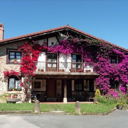 Apartamento, junto al mar Ea Exterior foto