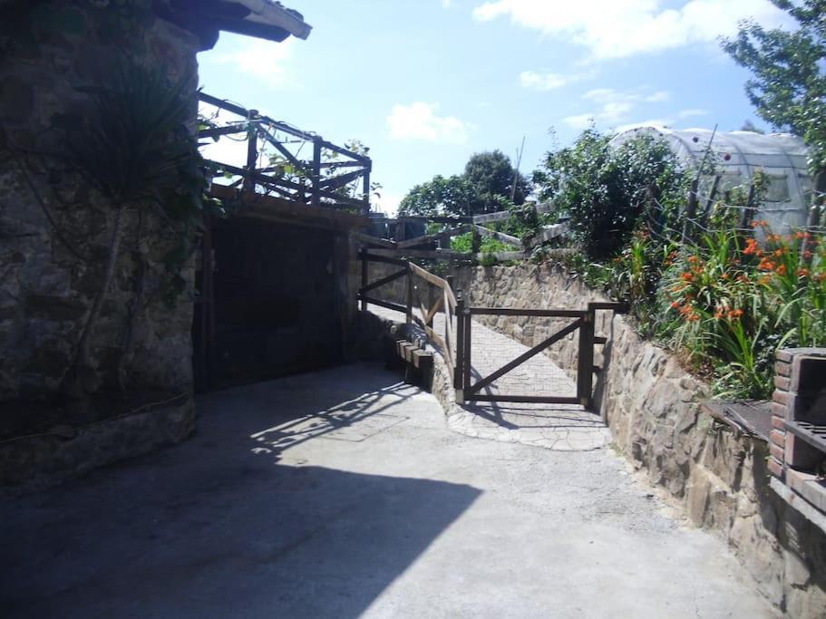 Apartamento, junto al mar Ea Exterior foto