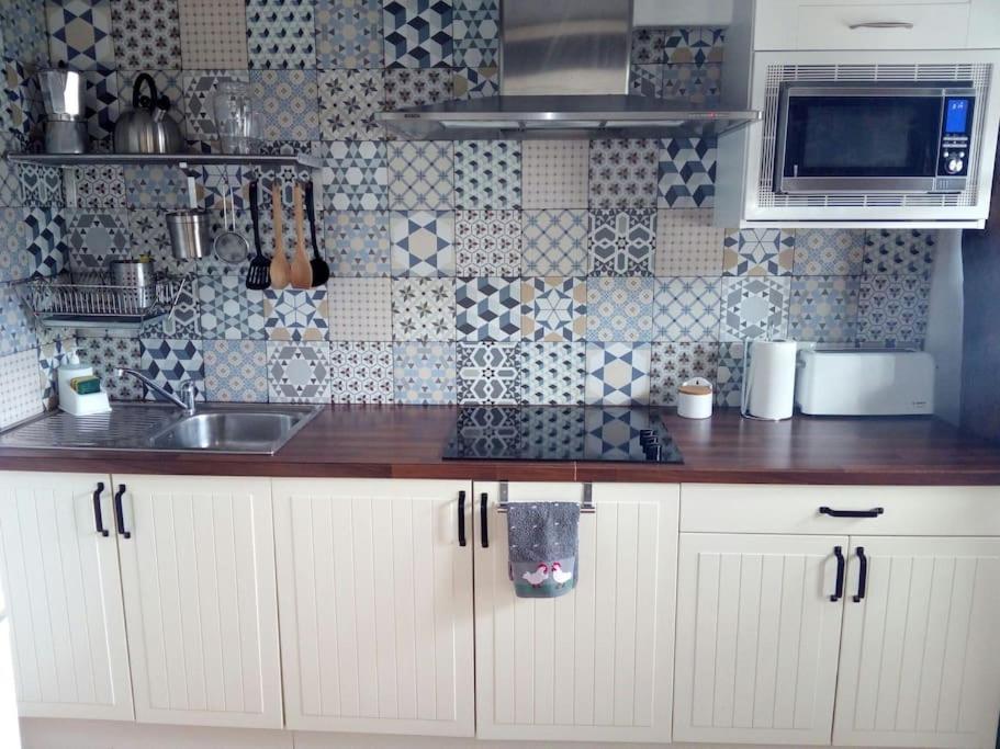 Apartamento, junto al mar Ea Exterior foto